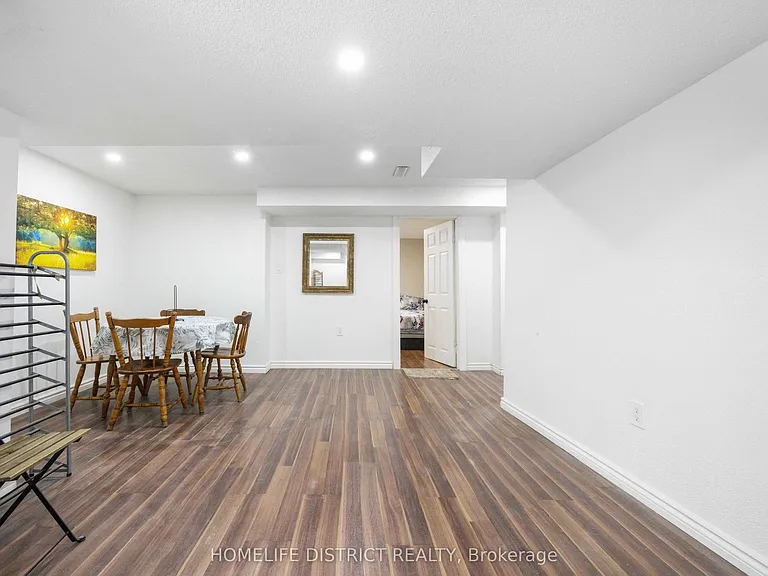 579 Sheppard Ave — Photo 12