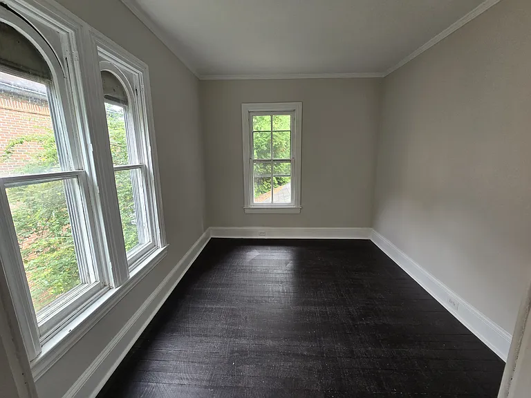 129 N State St — Photo 13