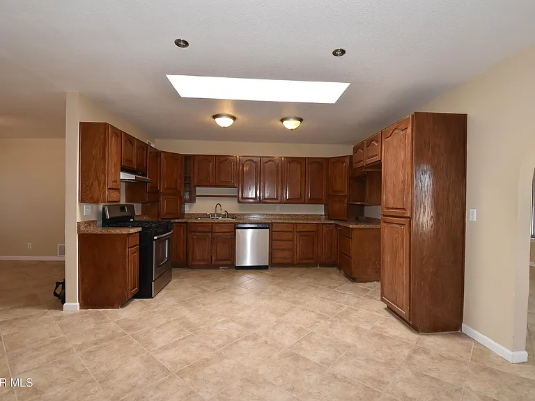 807 Poplar St — Photo 12