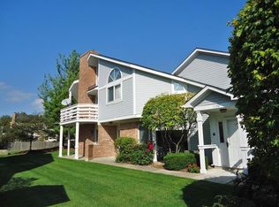 1124 Courtland Dr, Buffalo Grove, IL