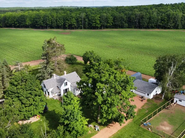 W10402 Sunset Rd, Elcho, WI 54428