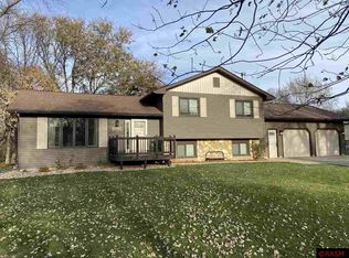 1728 Hodgson Rd, North Mankato, MN 56003
