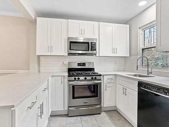 Brand new kitchen! Soft-close drawers, quartz countertops, peninsula that opens to dining room!