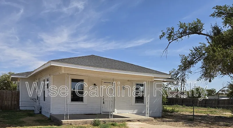 3 bed, 1.0 bath, 1445 sqft, $1,325 — Photo 2
