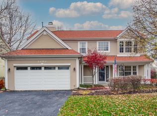 1090 Village Ln, Gurnee, IL 60031