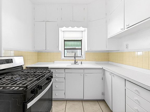5th image of 909 N B Street