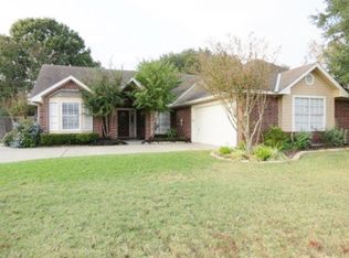 204 Woodridge Dr, Victoria, TX 77904