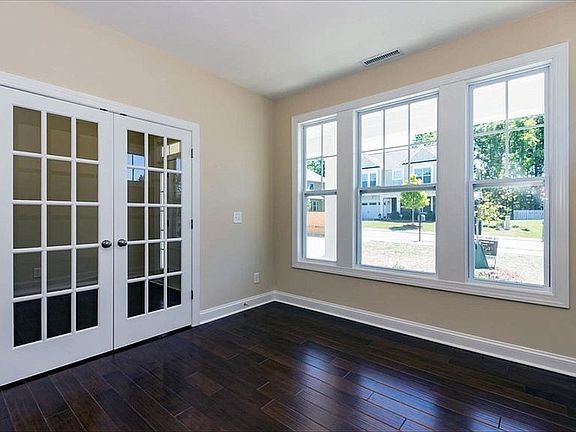 3rd image of 37 Wilders Woods Grove Ln
