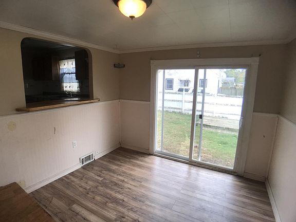 3rd image of 3122 Huffman Blvd