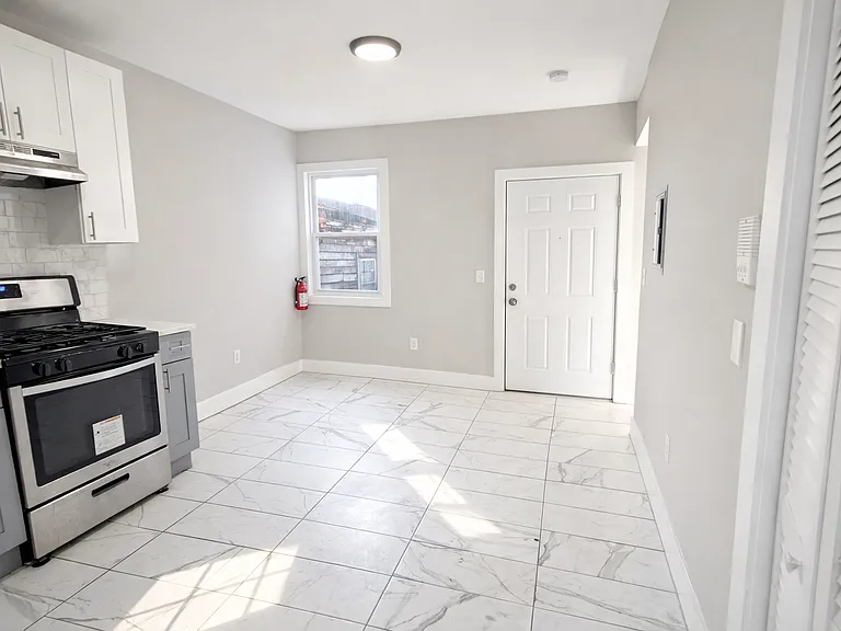 494 S 18th St #3 — Photo 3