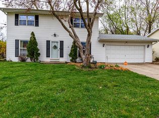 523 Woodland Dr, Chatham, IL