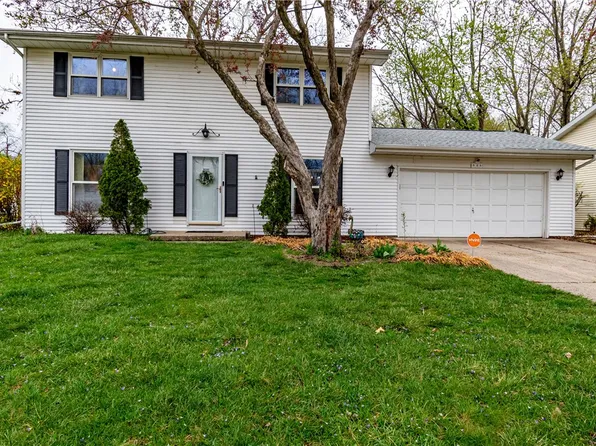 523 Woodland Dr, Chatham, IL 62629