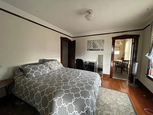 Lewisohn St — Photo 1