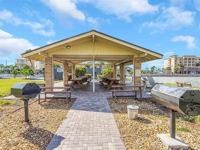 4700 Cove Cir #107 — Photo 37