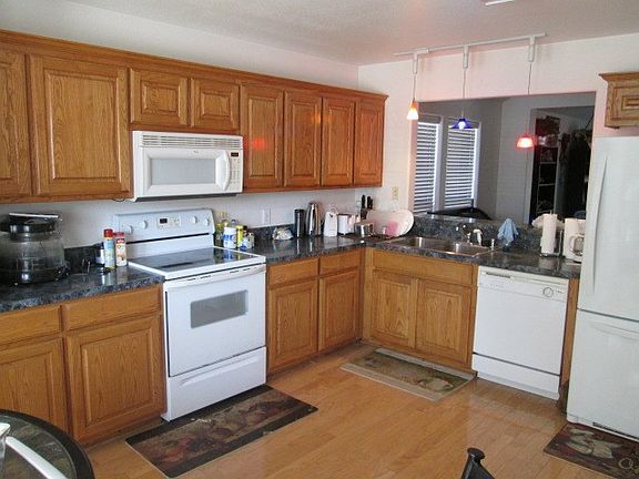 5th image of 429 Shadow Grass Ave