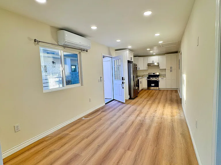 231 Vista Ave #1/2 — Photo 4