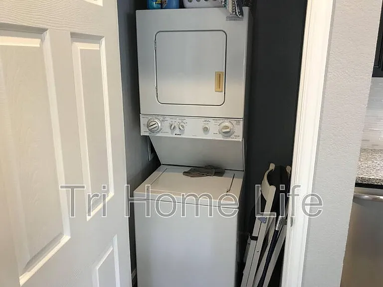 1652 N Gaylord St — Photo 12