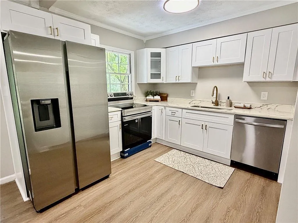 3 bed, 2.0 bath, 1216 sqft, $2,500 — Photo 4
