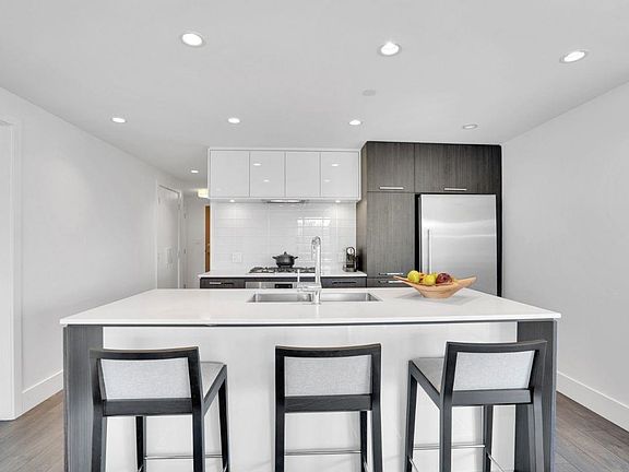 4th image of 680 Seylynn Cres #806