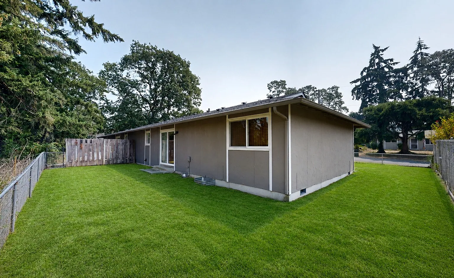 2 bed, 800 sqft, $1,700 — Photo 2