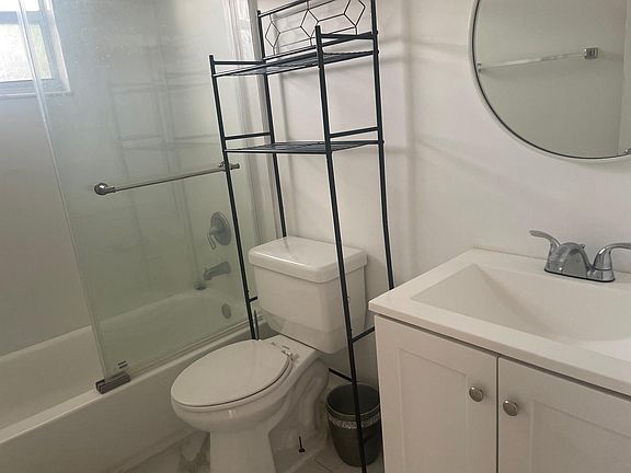 5th image of 7101 Byron Ave #3
