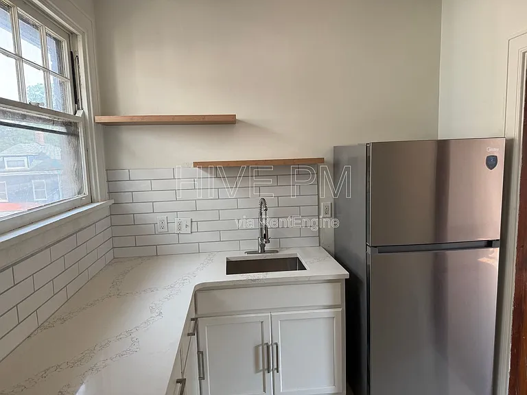 3745 Saint Lawrence Ave #1 — Photo 16