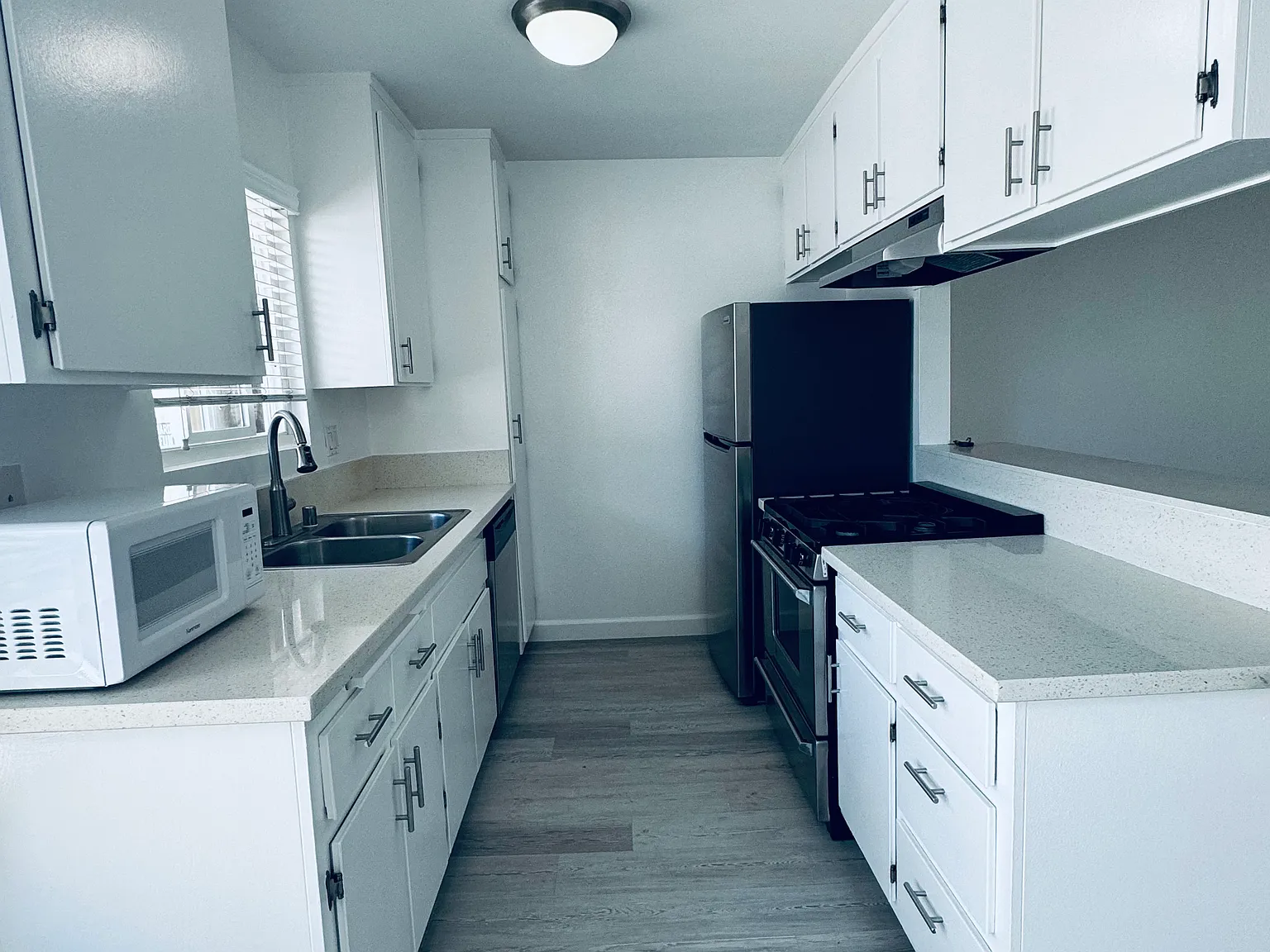 11305 Graham Pl — Photo 3