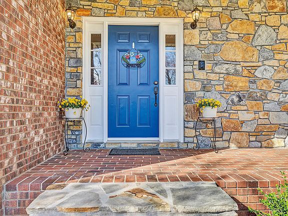 5th image of 1488 Henry Rd