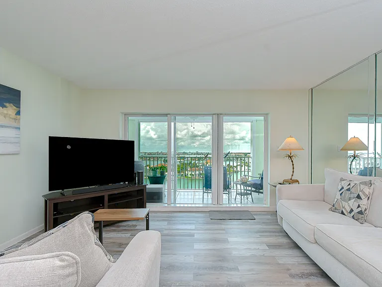 400 64th Ave #1006 — Photo 30