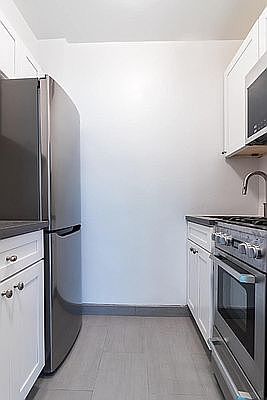 4th image of 150 E 37th St APT 5B
