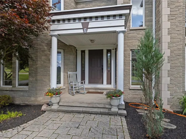 2 Parkview Manor Cir, Honeoye Falls, NY 14472