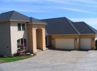 390 NW Alder St, Dundee, OR 97115