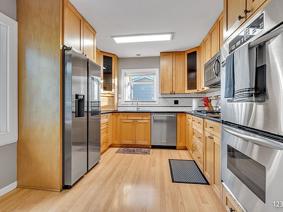 2nd image of 3305 Carriage Way Dr