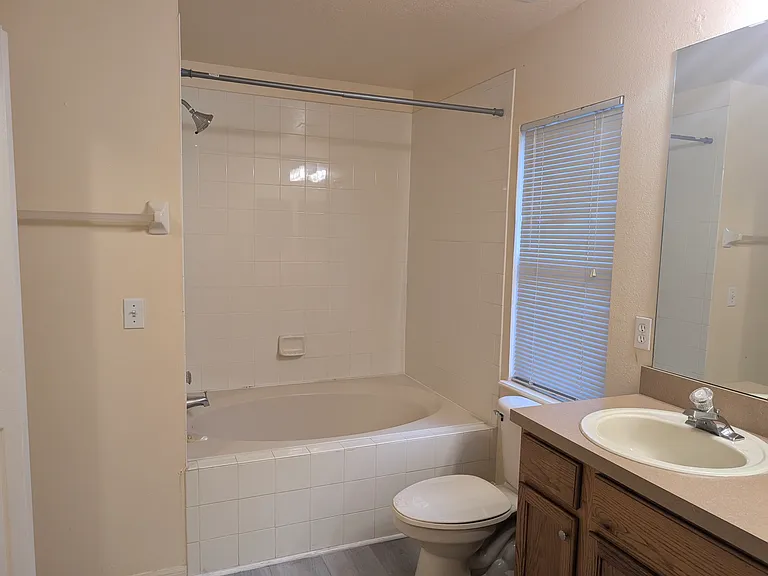 452 E Hillcrest St — Photo 19