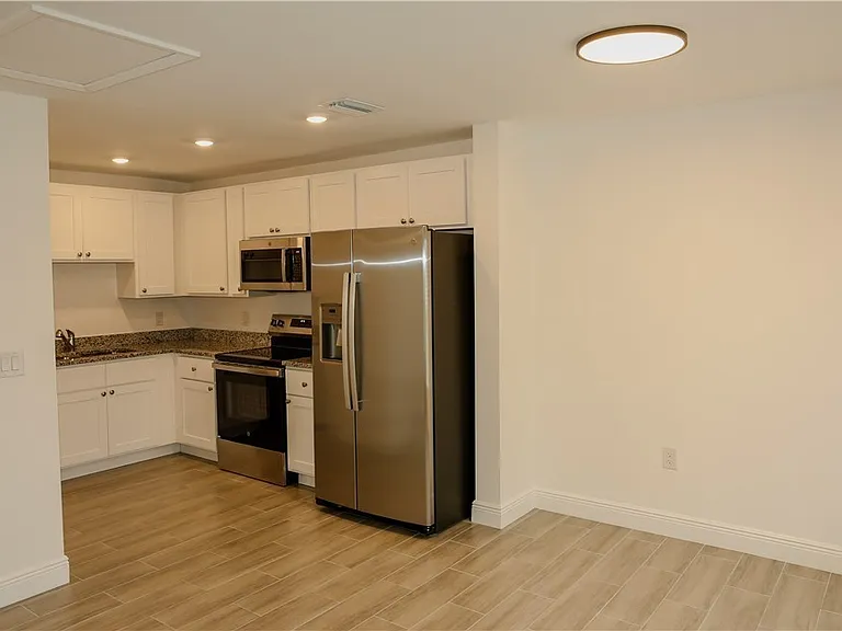 917 Graystone Ave — Photo 4