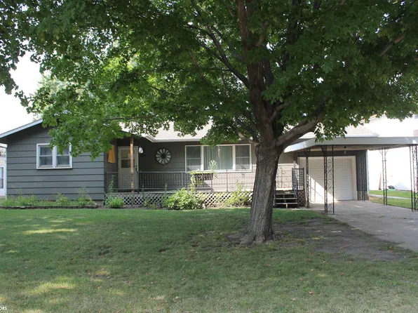 825 W J St, Forest City, IA 50436