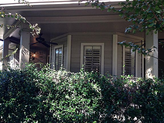 3rd image of 1210 Twin Oaks St