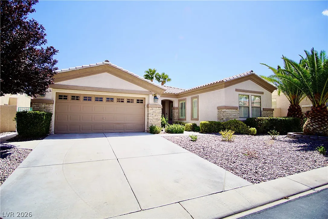 4 bed, 2.0 bath, 2428 sqft, $2,800 — Photo 3