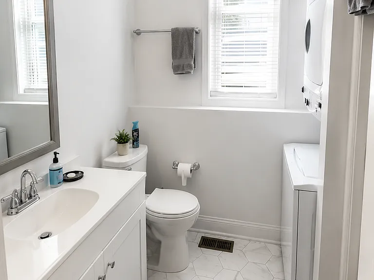 300 E Elm St #1 — Photo 7