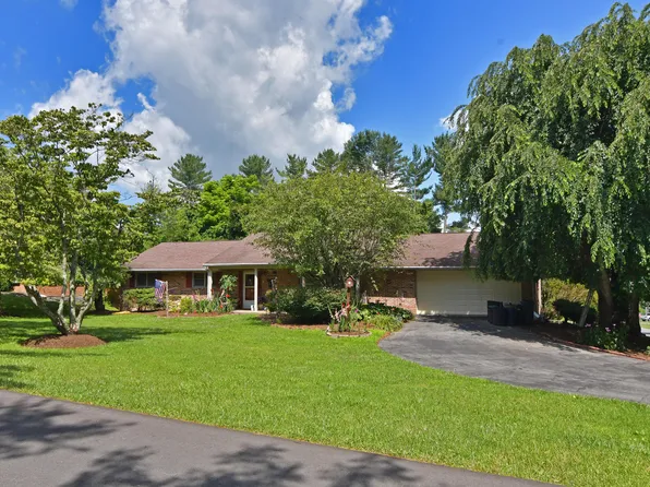 233 Summit Ave, Lewisburg, WV 24901