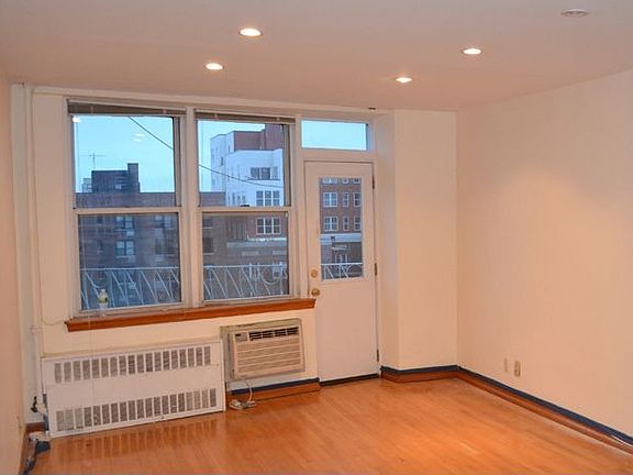 4th image of 483 Ocean Pkwy APT 4a