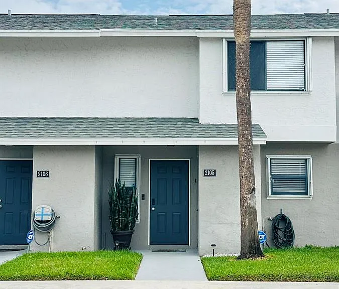 2105 Wharf Ln — Photo 2
