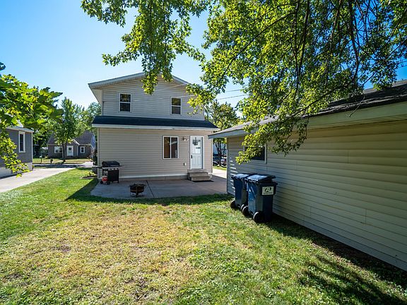3rd image of 728 Marshall St