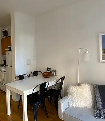 Rented by Current Real Estate Advisors | media 2