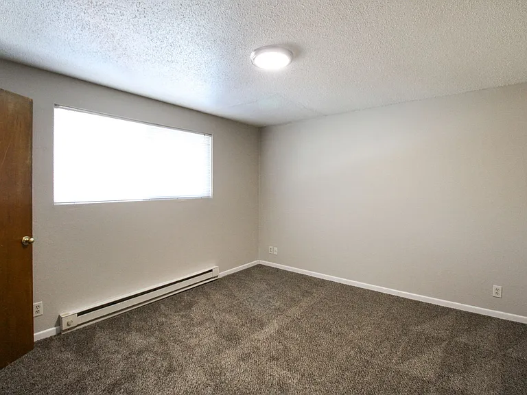 132-168 Sunset Ave N — Photo 11