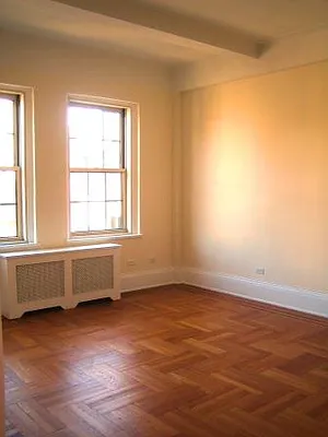Rented by Siderow Residential Group | media 18