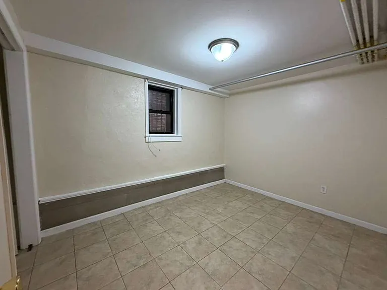 2384 Belmont Ave #BASEMENT — Photo 2