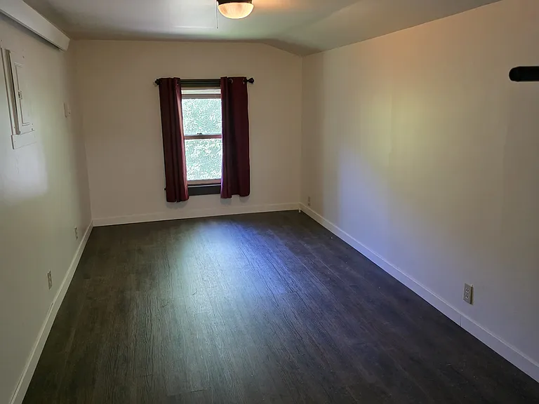 48 Taylor Ave — Photo 3