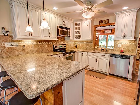 4th image of 5672 Pignut Mountain Dr