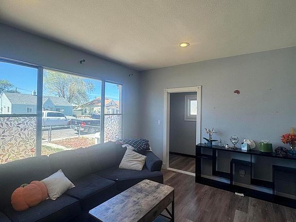 4th image of 635 Churchill St